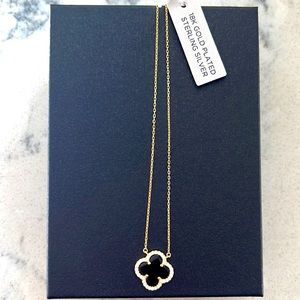 NWT Rachel Zoe clover necklace, 18k gold plated Black- Gorgeous 😍